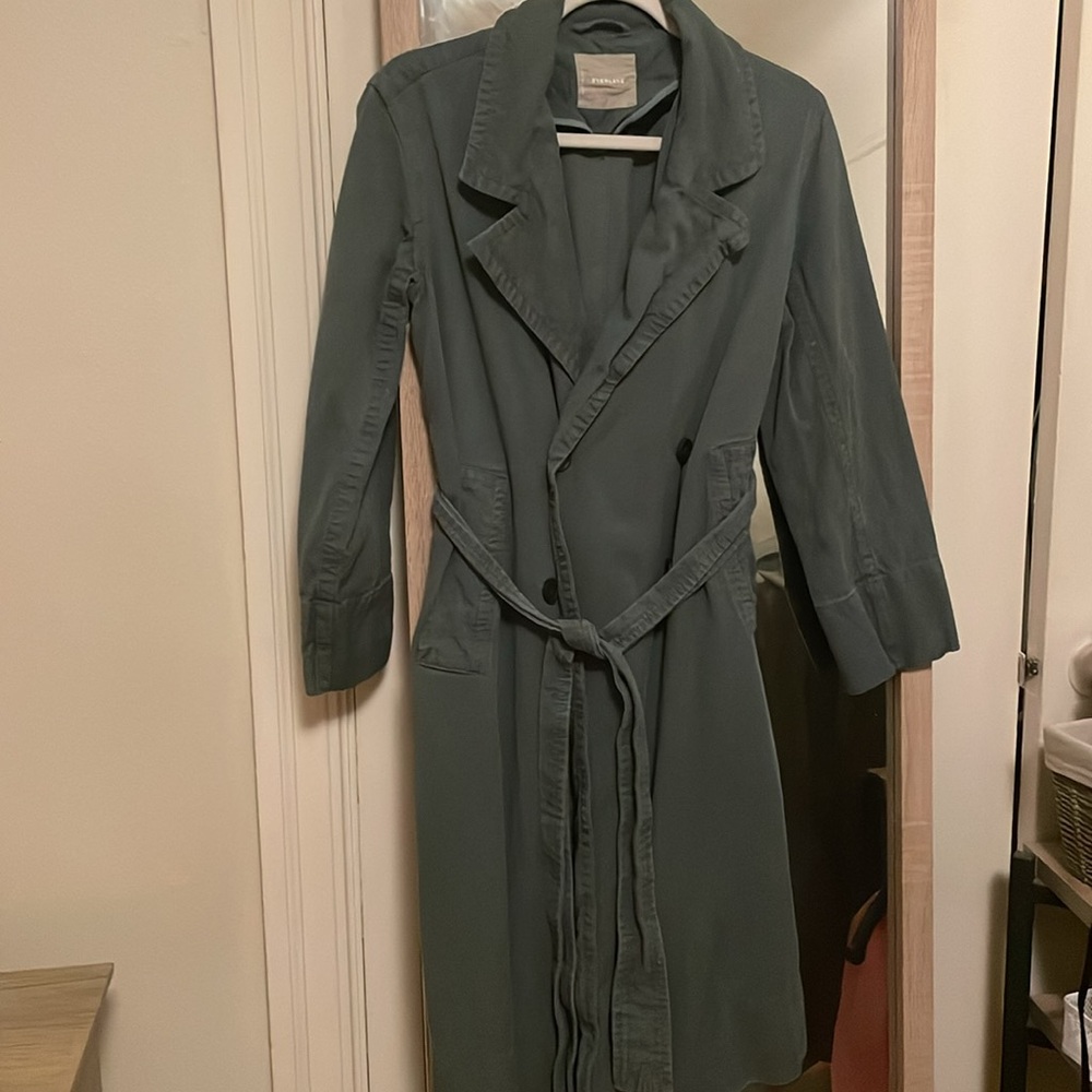 Everlane Lightweight Trench Coat in Sage Green